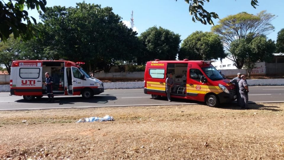 Mãe e filha morrem atropeladas na Rodovia SP-294