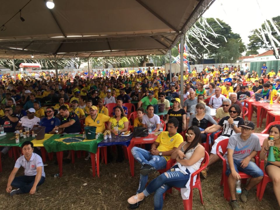 Cerca de 1.500 torcedores lotam Arena Marília para jogo do Brasil