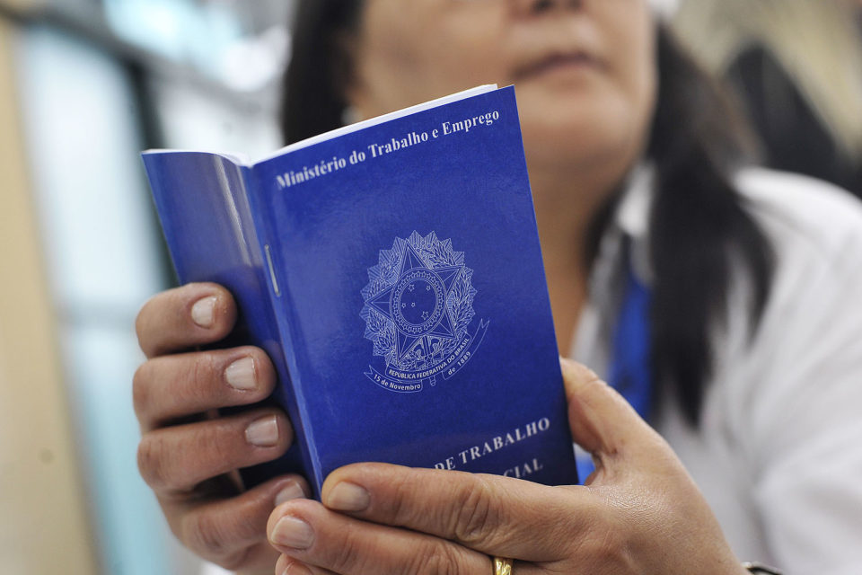 Número de ações trabalhistas cai 40% em seis meses