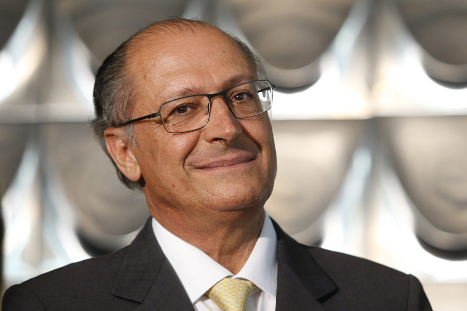 Alckmin diz que apoio de Temer seria honroso