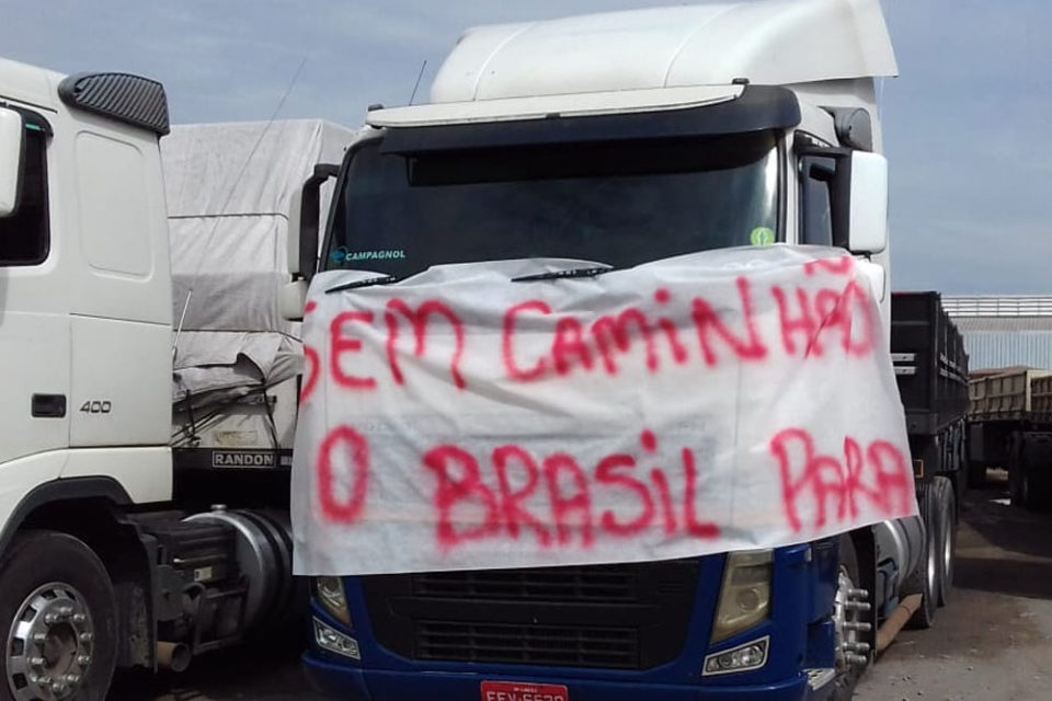 Caminhoneiros reagem a mudanças na tabela de fretes