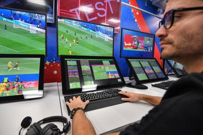 Árbitro de vídeo é usado pela 1ª vez na história da Copa do Mundo