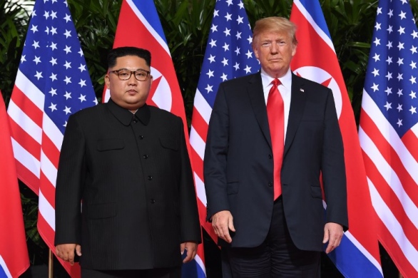 Trump e Kim Jong-un dão início à cúpula entre EUA e Coreia do Norte