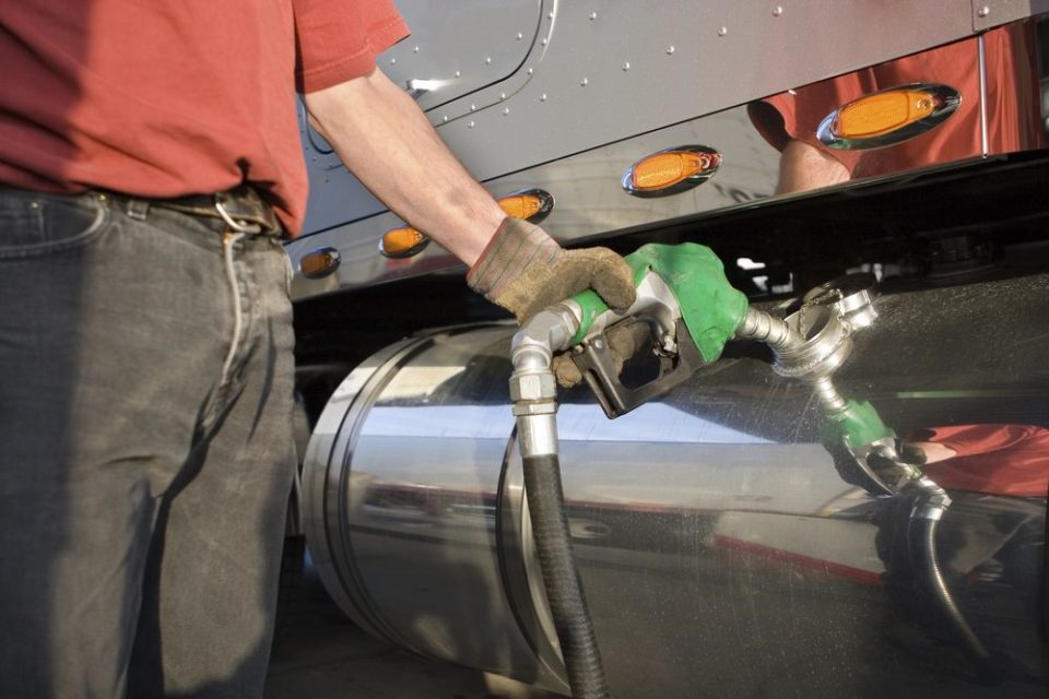 Posto que não repassar desconto no diesel poderá ser multado