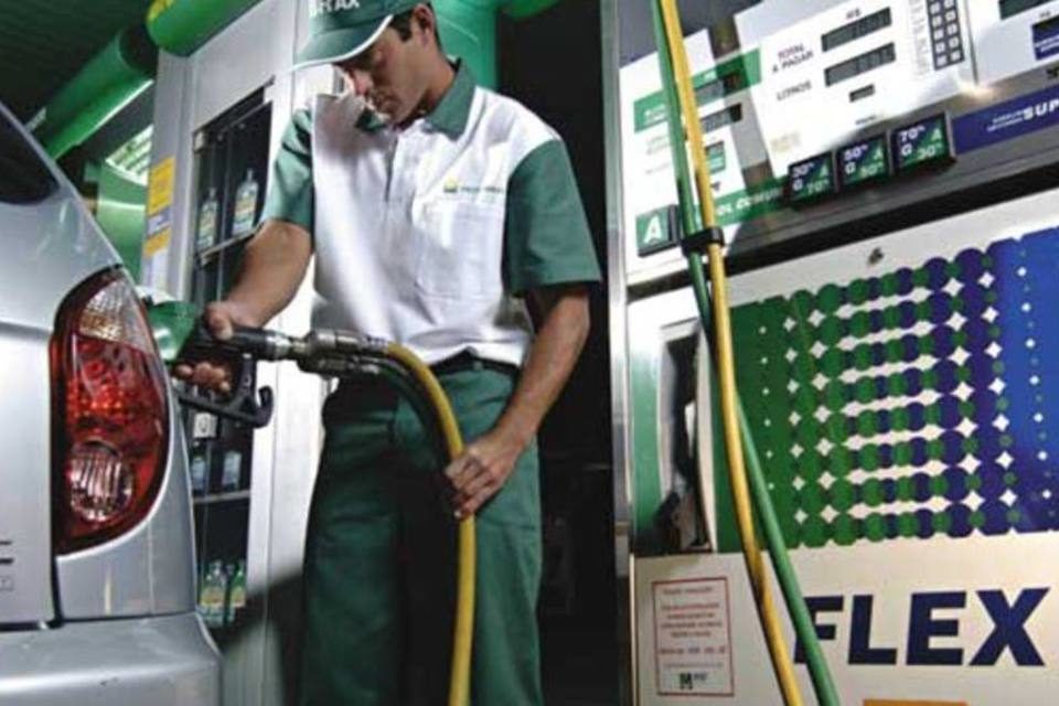 Petrobras reduzirá preço da gasolina em 0,45% na quinta-feira