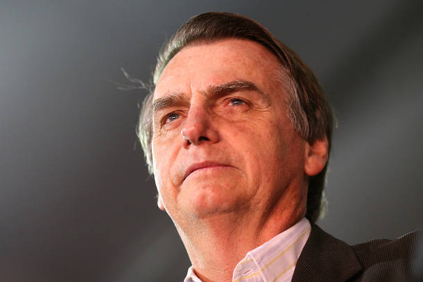 Bolsonaro evita se comprometer com recriação do SNI