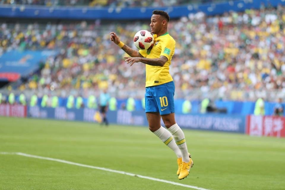 Brasil e Bélgica, invictas, fazem jogo de seleções favoritas para Copa