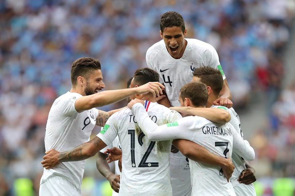 França bate Uruguai com facilidade e avança para semifinal
