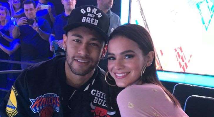 Bruna Marquezine defende Neymar após pisão de mexicano