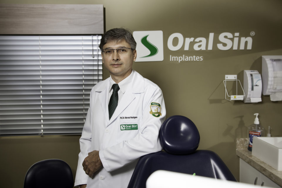 Oral Sin Implantes, onde o carinho constrói sorrisos
