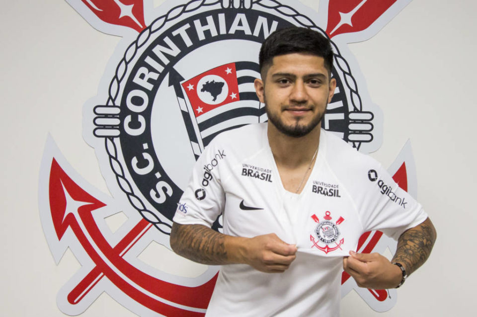 Corinthians oficializa a contratação do atacante paraguaio Sergio Díaz