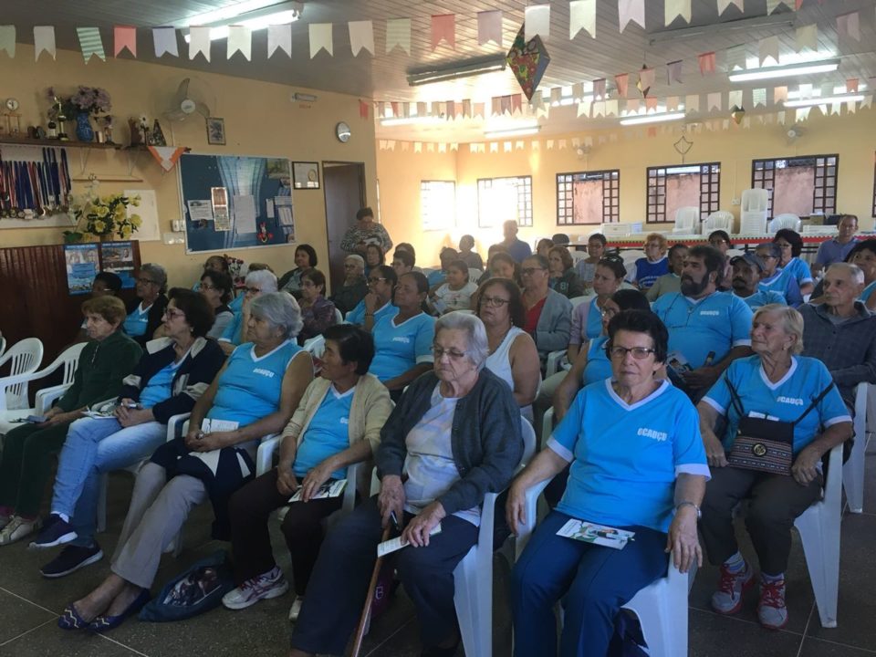 Oral Sin Implantes de Marília realiza palestra para idosos