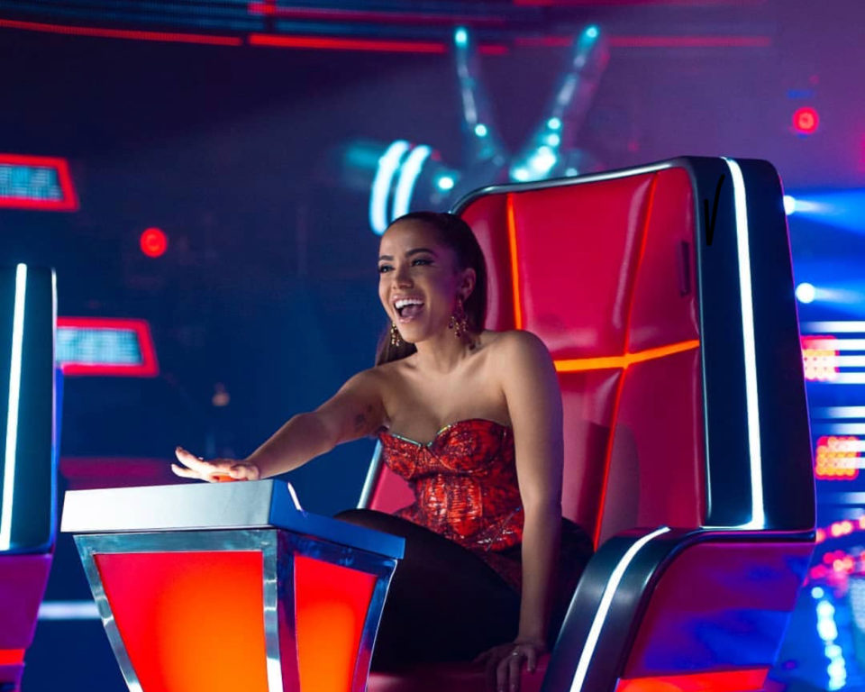 Anitta posta primeira foto como técnica no ‘The Voice’ Mexicano