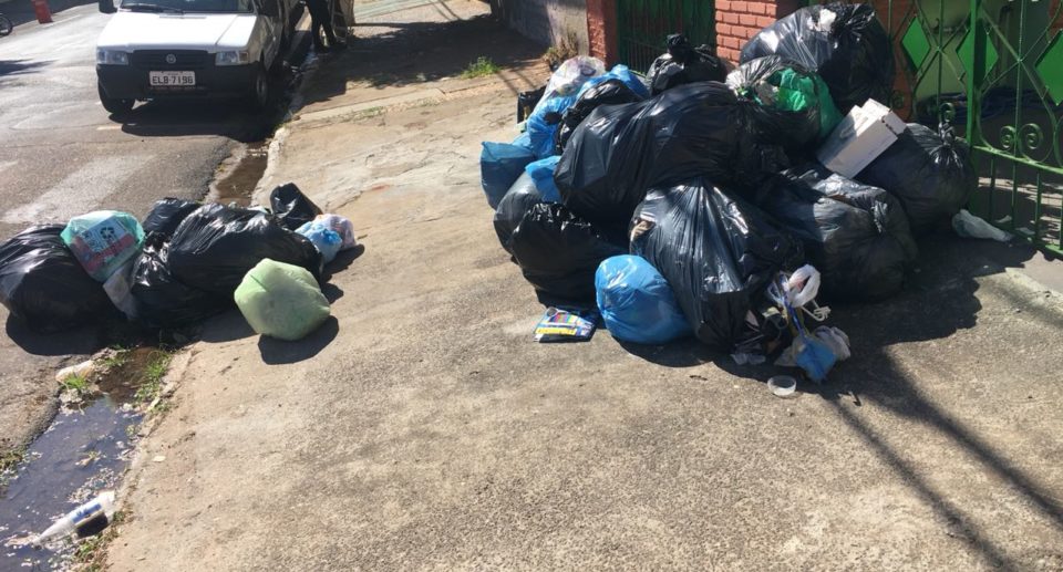 Lixo se acumula em algumas regiões de Marília e preocupa população