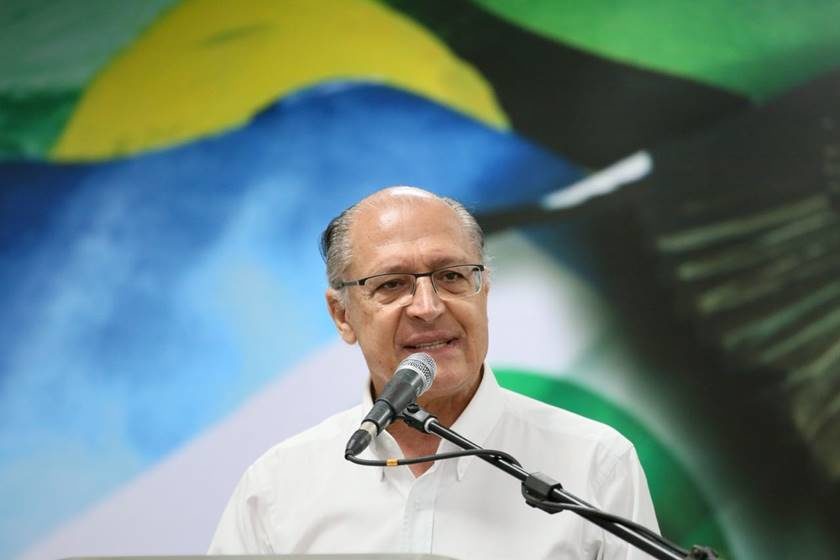 Alckmin diz que apresentará em janeiro reformas política e tributária