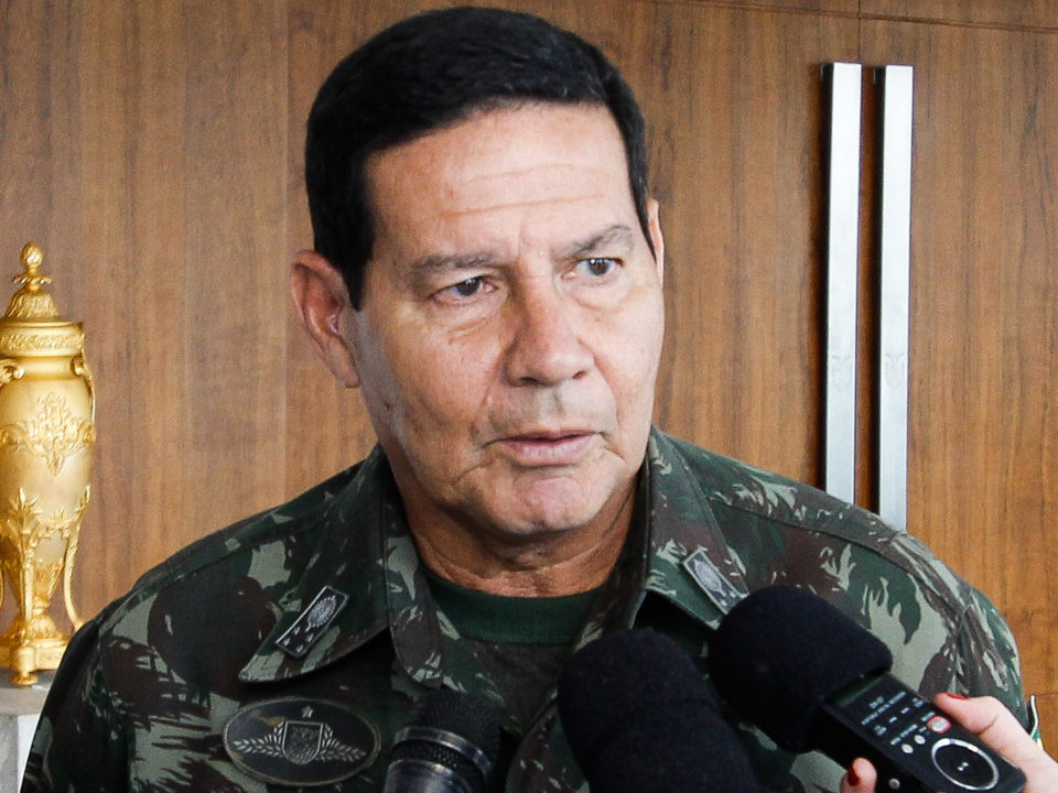‘Existe radicalismo nas ideias, até meio boçal’, diz consultor de Bolsonaro