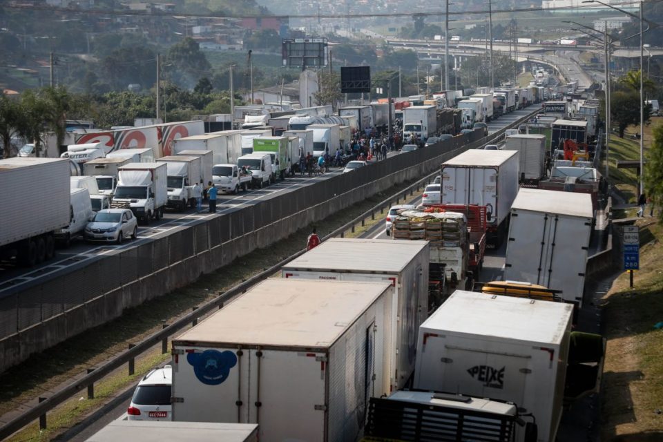 Previsão para 2018 foi reduzida por greve e incerteza com eleição