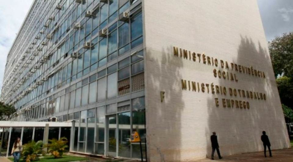 Governo exclui PTB do Ministério do Trabalho e Padilha assume pasta