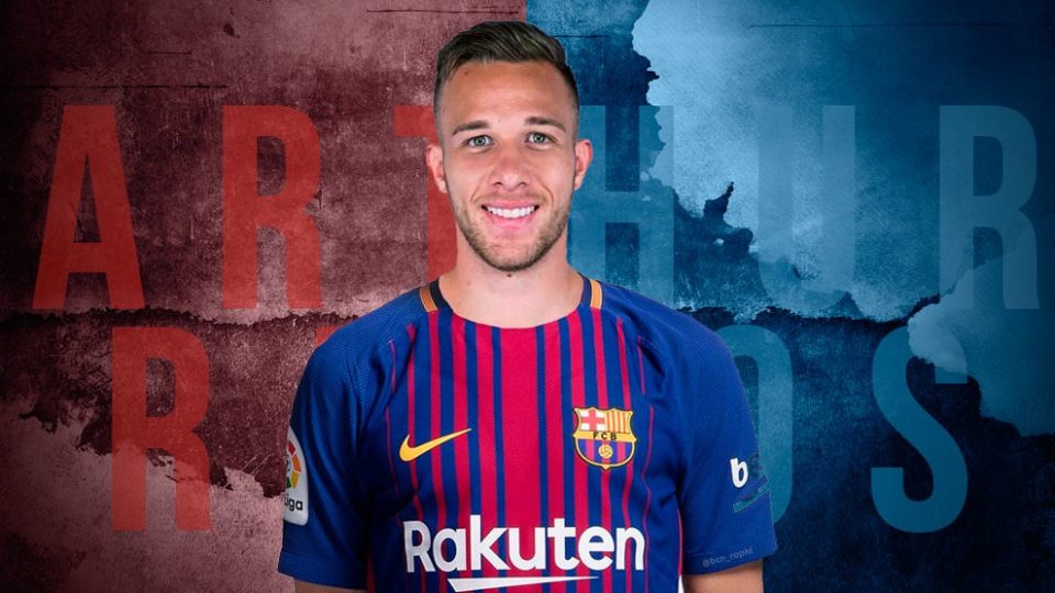 Barcelona oficializa Arthur como reforço e fixa multa rescisória