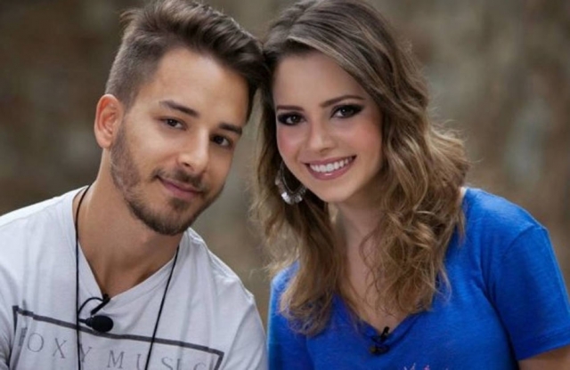 Sandy e Junior dividem palco e relembram o passado durante show