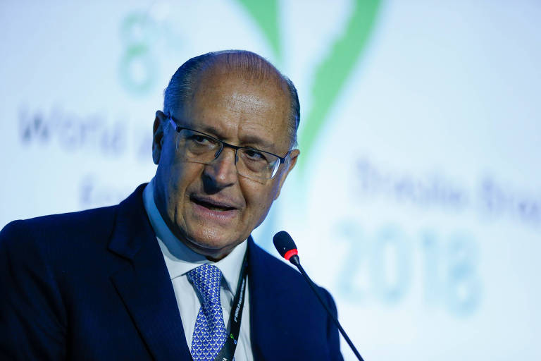 Alckmin tenta minimizar crise e pressão