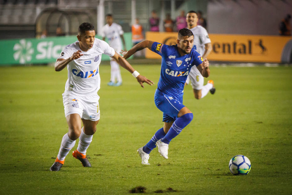 Na estreia de Cuca no Santos e do VAR, Cruzeiro vence