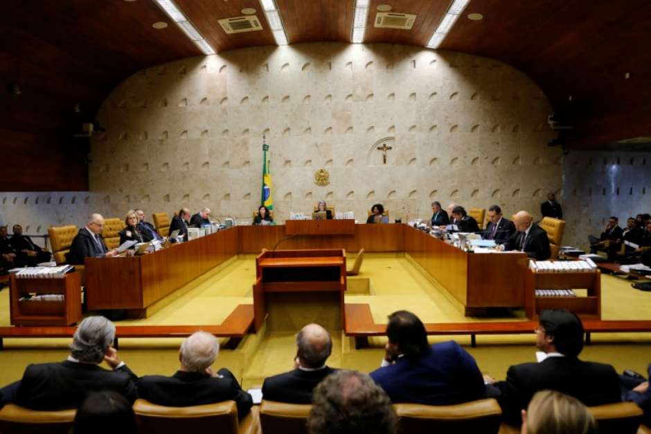 Lei impede reajuste salarial do STF