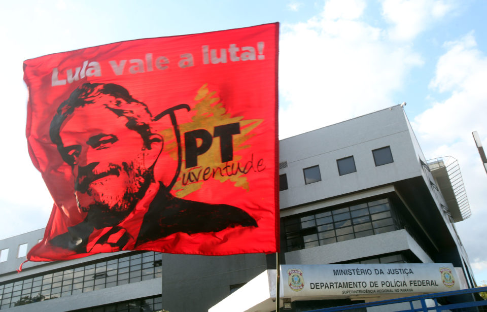 Lava Jato quer proibir Lula de usar cela na PF como comitê de campanha