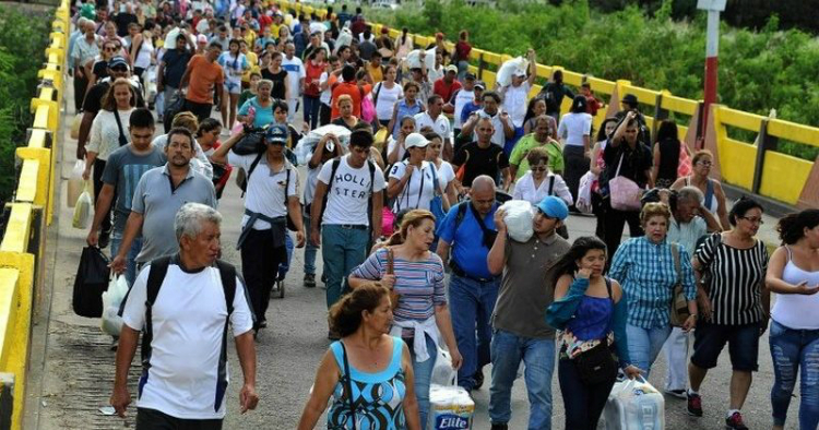 Governo quer transferir venezuelanos de Roraima para outros Estados