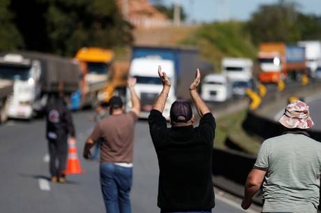 Temer sanciona MP do Frete e veta anistia às multas da greve