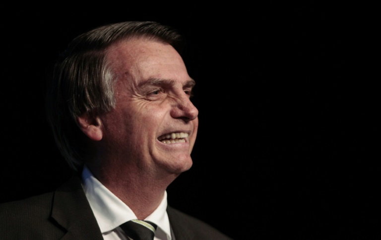 Bolsonaro mantém mistério sobre a vice de sua chapa