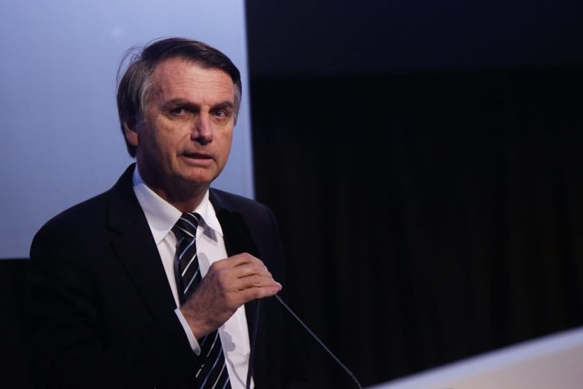 Bolsonaro diz que jovem brasileiro tem “tara” por formação superior