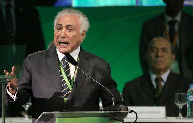 Temer chama adversários de ‘pobres coitados’ em convenção do MDB