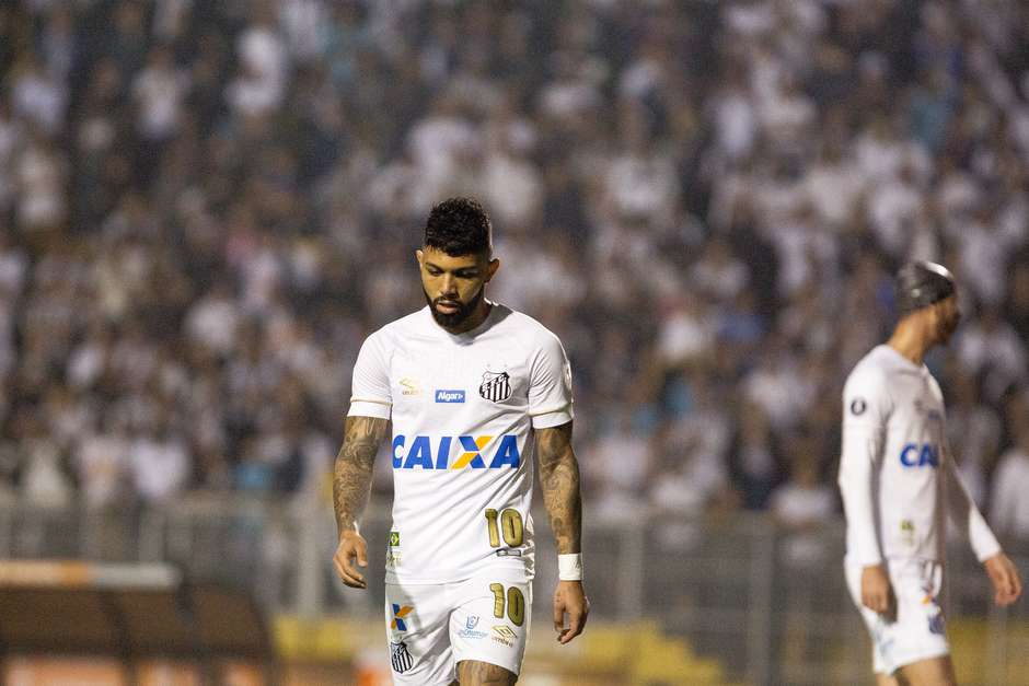 Em jogo com confusão, Santos empata e está fora da Libertadores