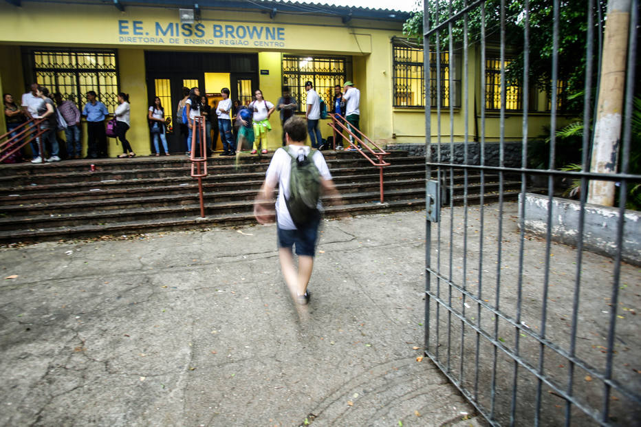 País não bate meta de qualidade para ensino médio e 9.º ano