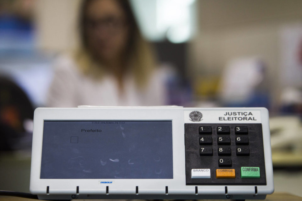 Candidatos pagam por críticas a adversários