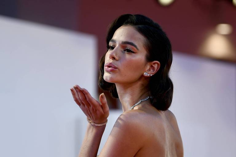 Bruna Marquezine faz desabafo sobre depressão após críticas