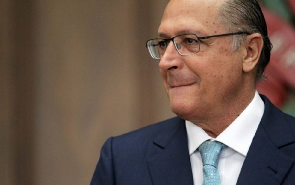 Promotor pede liminar para bloqueio de todas as contas de Alckmin