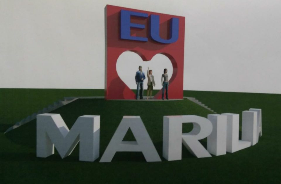 Prefeitura assina convênio e conquista três pórticos “Eu Amo Marília”