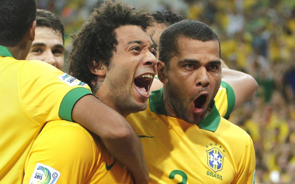 Daniel Alves e Marcelo são os únicos brasileiros eleitos em time ideal da Fifa