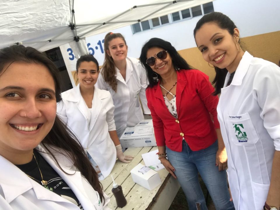 Acadêmicos de Veterinária participam de campanhas de vacinação