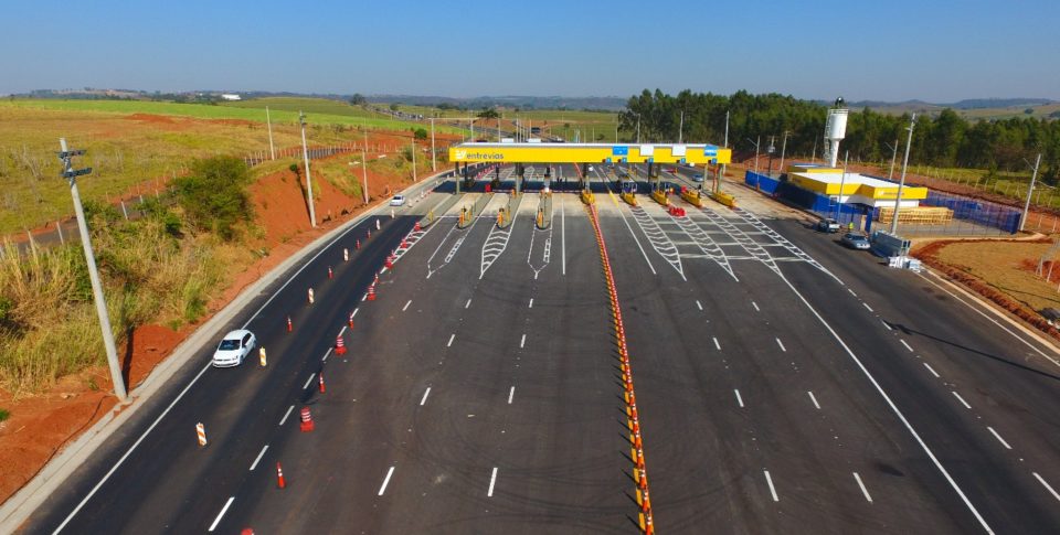 Prefeitura libera ‘rota de fuga’ de pedágio e causa polêmica