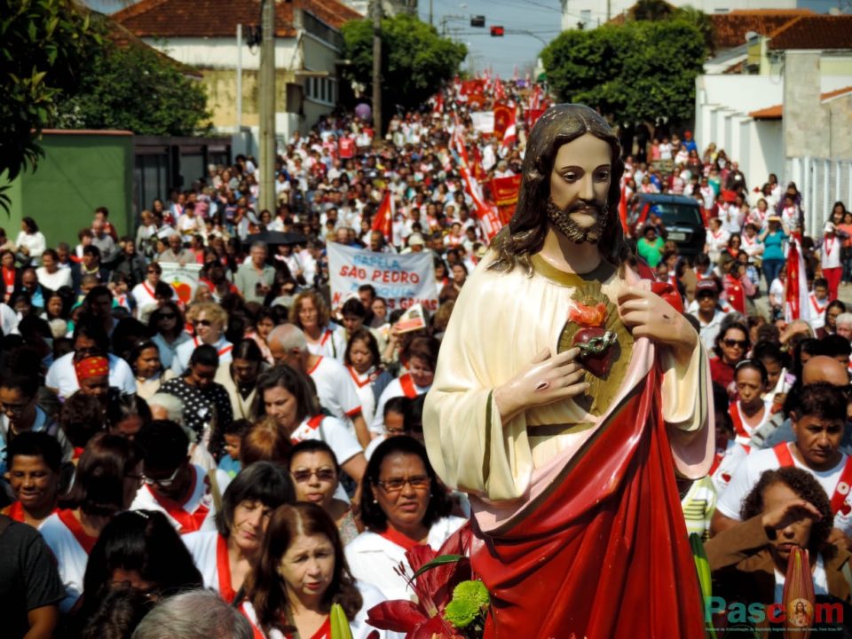 Devoção ao Sagrado Coração de Jesus reúne milhares de fiéis em Vera Cruz