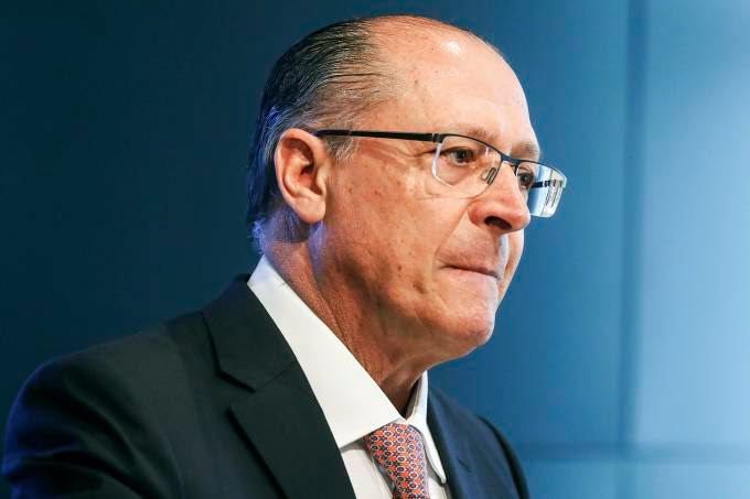 Alckmin diz que PT despeita inteligência do povo ao insistir em Lula