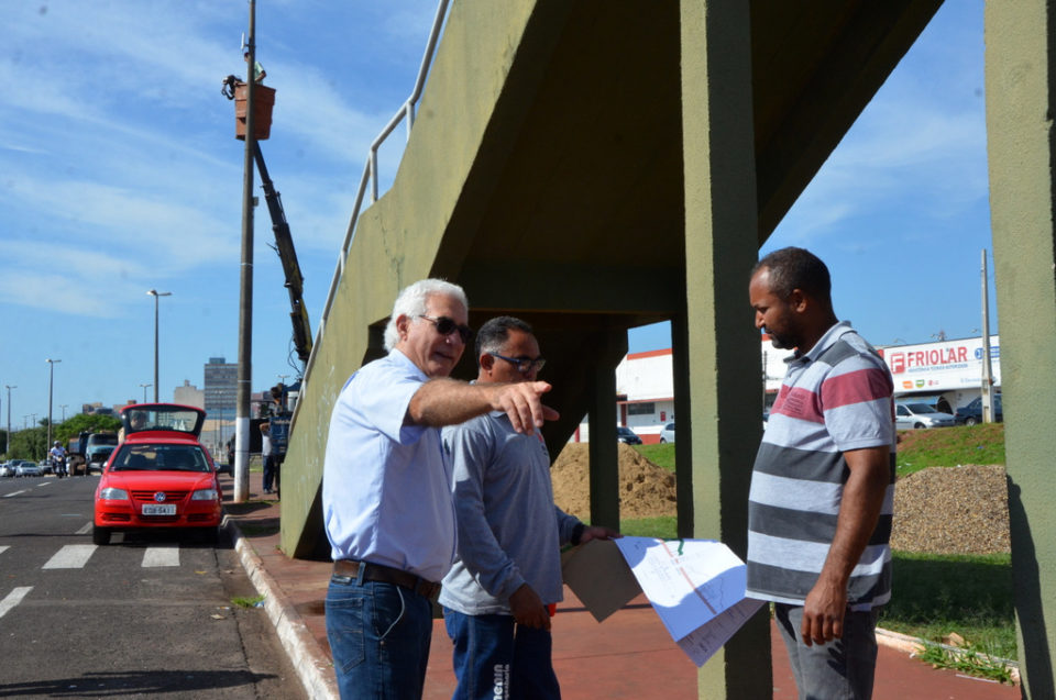 Prefeito anuncia construção de banheiros para usuários das feiras livres