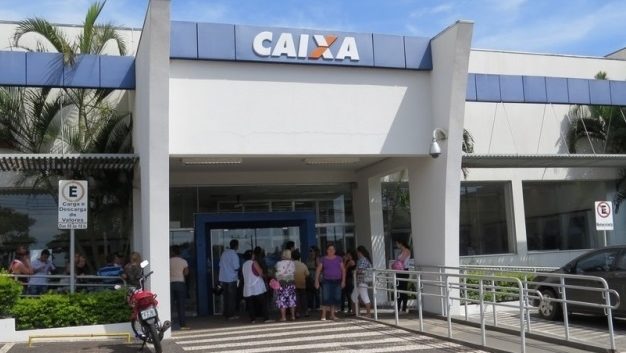 Assaltante armado rouba R$ 1,2 mil de clientes da Caixa Econômica Federal