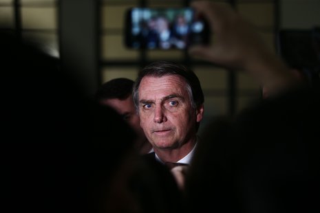 PF instaura inquérito para apurar ataque contra Bolsonaro