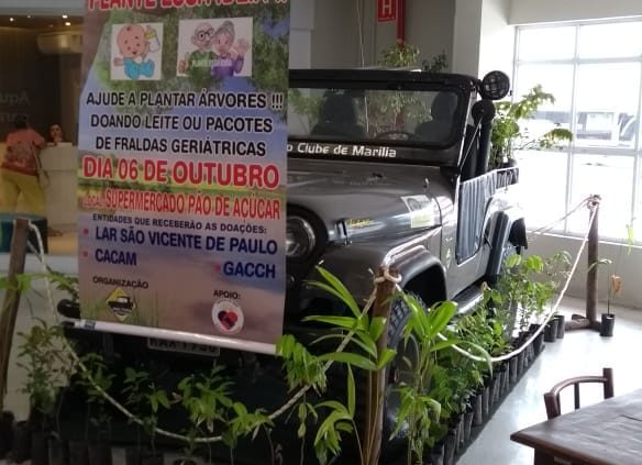 Jeep Clube de Marília faz exposição e arrecada doações no Pão de Açúcar