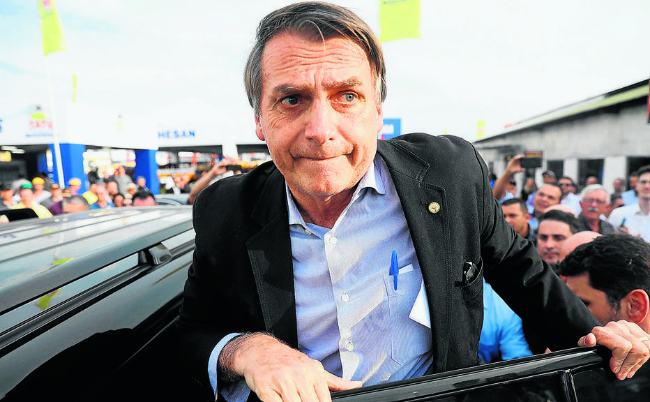 Bolsonaro centra seus ataques no PT na reta final do 1º turno