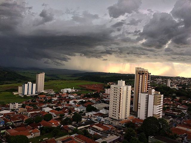 Marília tem alta probabilidade de chuva neste domingo de eleição